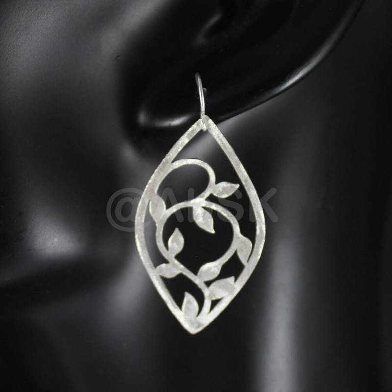 925 Sterling Silber 49mm Verzauberte Creep Leaves Baumeln Gebürstete Ohrringe Be6 von Abundance74