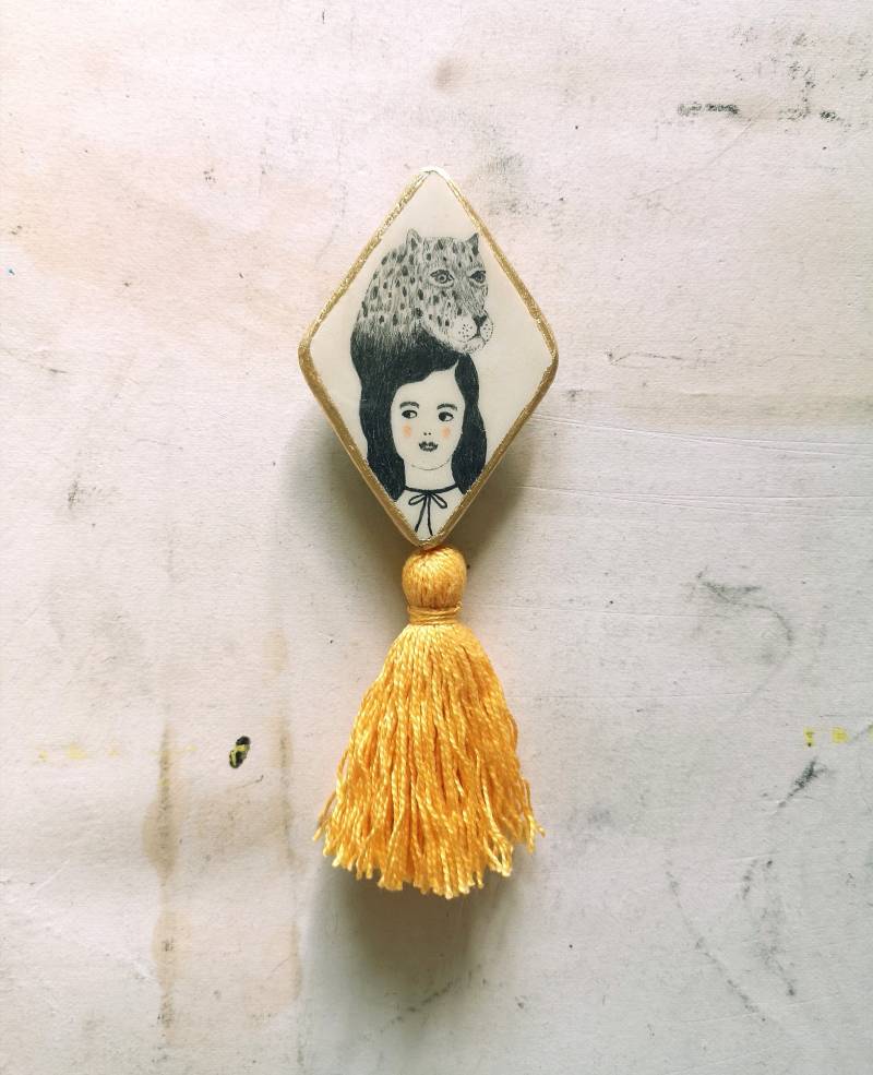 Handgemachter Jaguar Clay Pin Bleistiftzeichnung, Goldene Quaste Handgemachter Jaguar Clay Pin Bleistiftzeichnung, Goldene Quaste von AbundanceOfTheSoul