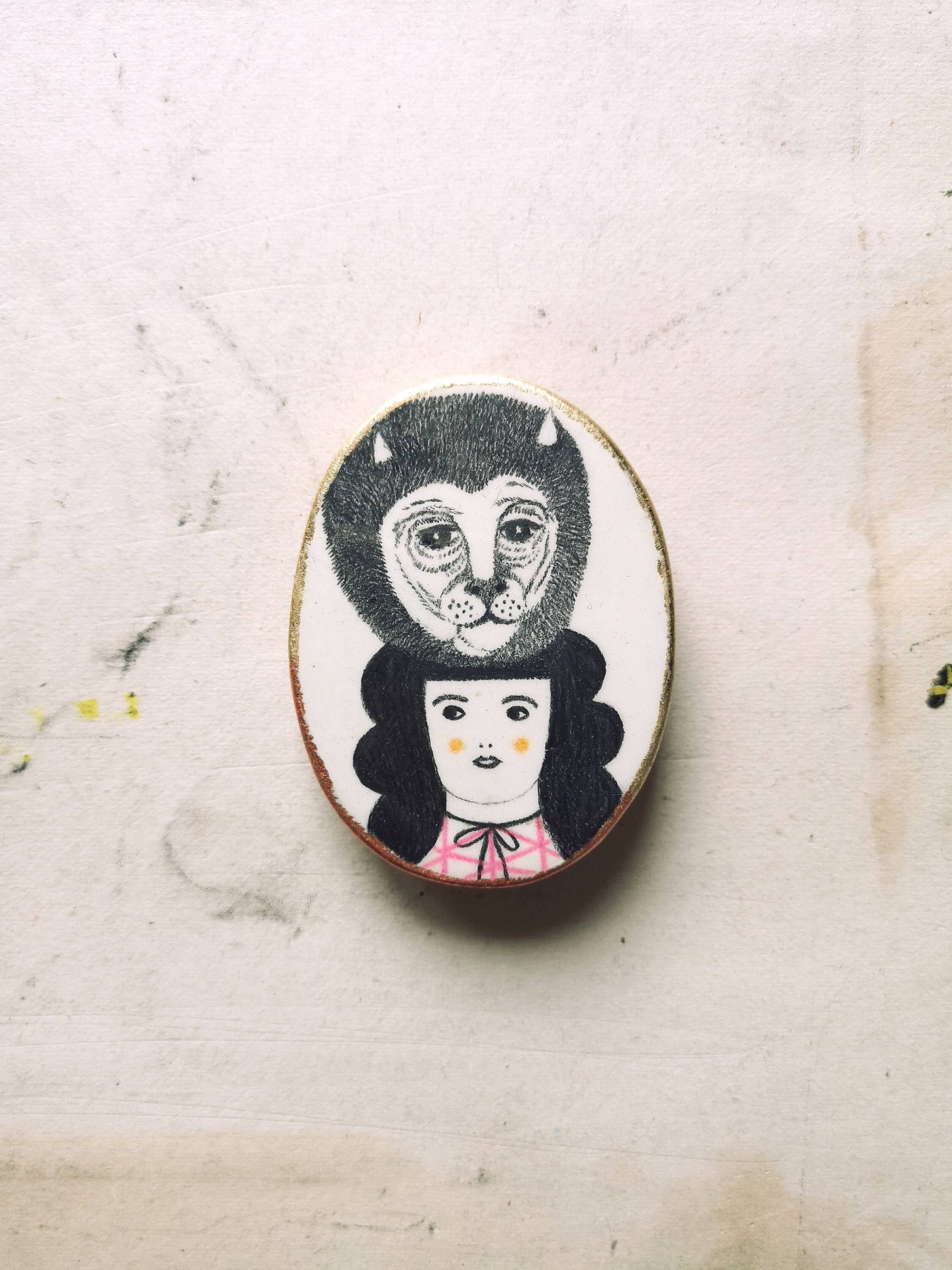 Löwenmädchen Pin Handgemachte Brosche Aus Ton von AbundanceOfTheSoul