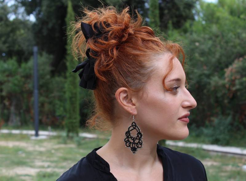 Schwarze Spitzenohrringe Mit Silbernen Perlen, Schwarzer Spitzenschmuck, Abschlussballschmuck, Partyschmuck von Acasaconmanu