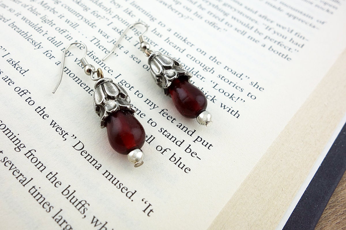Rot Und Silber Tropfen Ohrringe Rot Und Silber Tropfen Ohrringe von AccentAllusions
