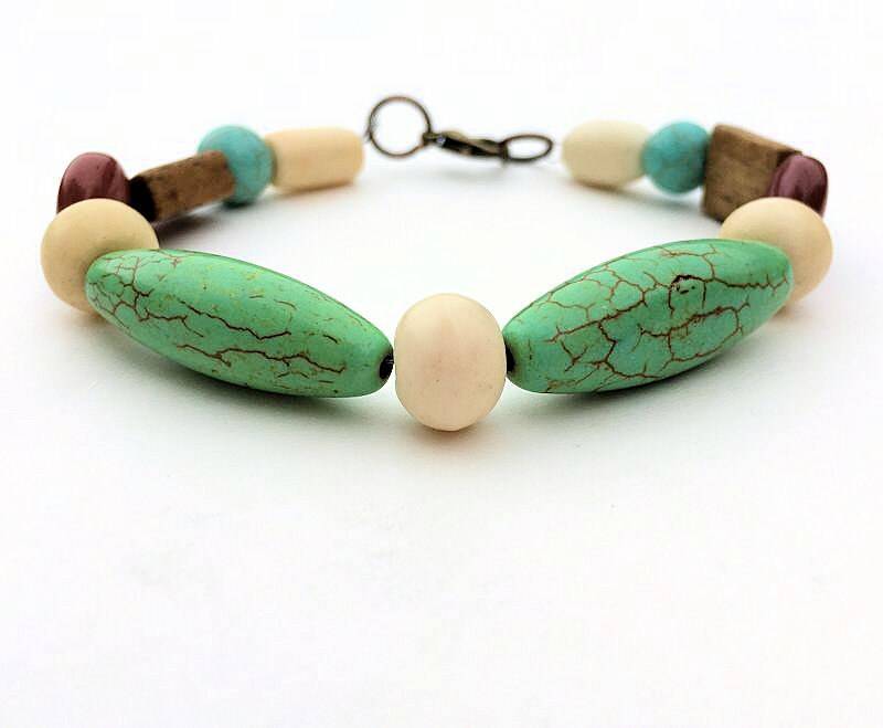 Boho Knochen Armband, Howlith, Türkis Hippie Armband Handgemacht, Modeschmuck Boho Knochen Armband, Howlith, Türkis Hippie Armband Handgemacht, Modeschmuck von AccentsByCat