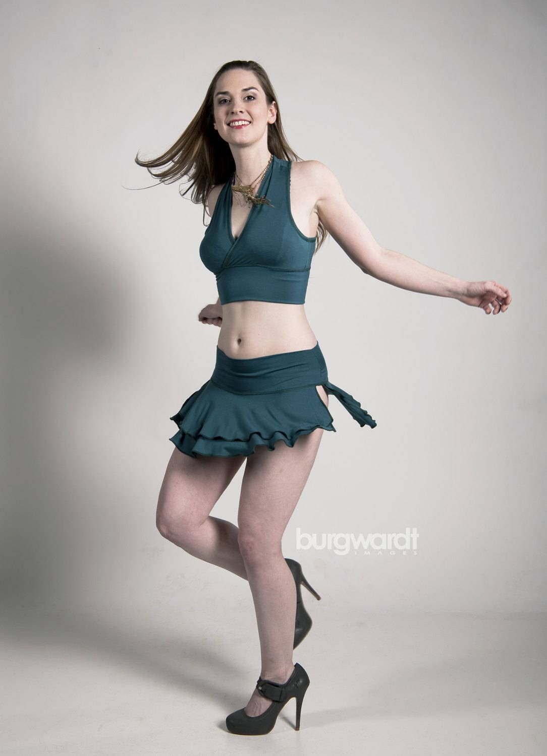 Ella Crop Top, Athletisch, Training, Fitness Kleidung, Tanzkleidung, Yoga Bralette, Stretch Modal, Andere Farben, Tank Top Mit V-Ausschnitt von AccentuatesClothing