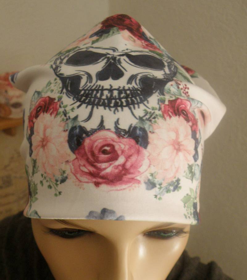 Beanie/Wendebeanie Slouchmütze Jerseymütze Chemobeanie Rot Schwarz Weiß Grau Totenkopf Rosen Ku 54 - 61 cm von AccessoiresByMarja