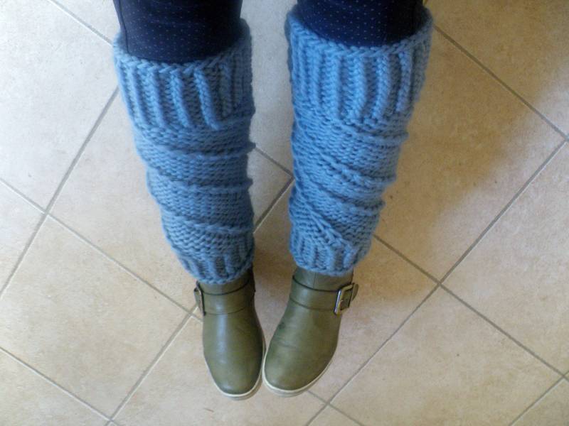 Handgestrickte Bein/Armstulpen Boot Cuffs /Pulswärmer Stiefelblitzer Beinwärmer - Dove Blue von AccessoiresByMarja