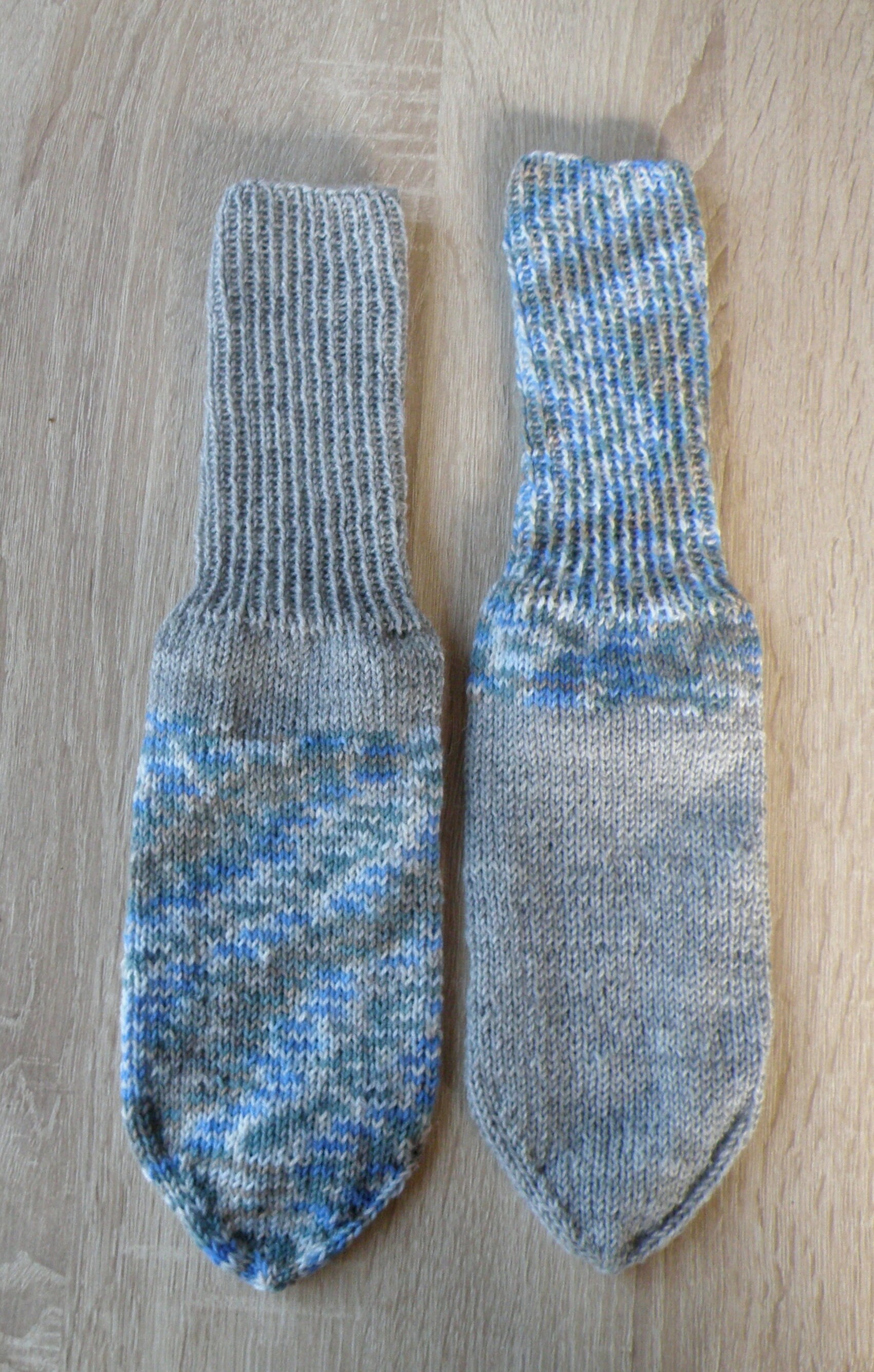 Handgestrickte Bunte Wollsocken Mit Kuschelfaktor, Größe 38/39, Bunt, Blau, Grau , Geschenk Zu Jedem Anlass von AccessoiresByMarja