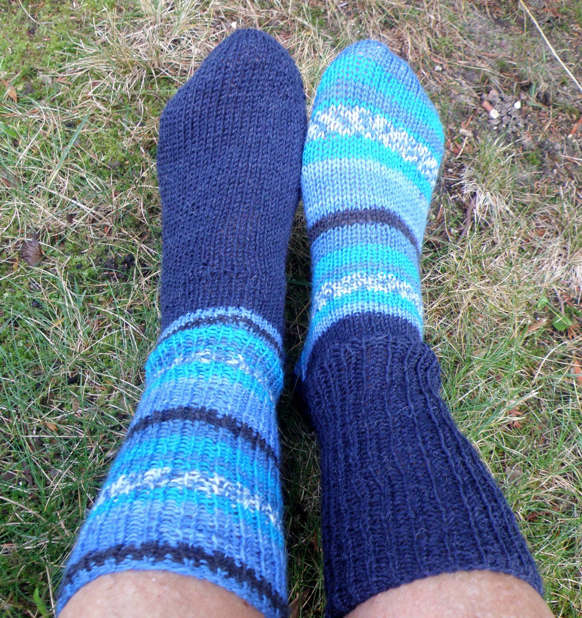 Handgestrickte Bunte Wollsocken Mit Kuschelfaktor, Größe 38/39 , Verschiedene Blautöne, Geschenk Zu Jedem Anlass von AccessoiresByMarja