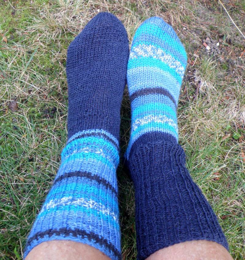 Handgestrickte Bunte Wollsocken Mit Kuschelfaktor, Größe 38/39 , Verschiedene Blautöne, Geschenk Zu Jedem Anlass von AccessoiresByMarja