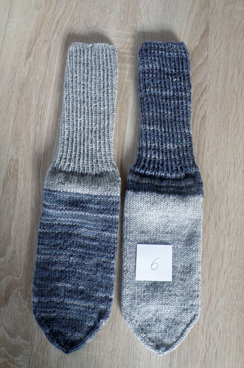 Handgestrickte Bunte Wollsocken Mit Kuschelfaktor, Größe 41, Steinfarben, Hellgrau, Dunkelgrau, Geschenk Zu Jedem Anlass von AccessoiresByMarja