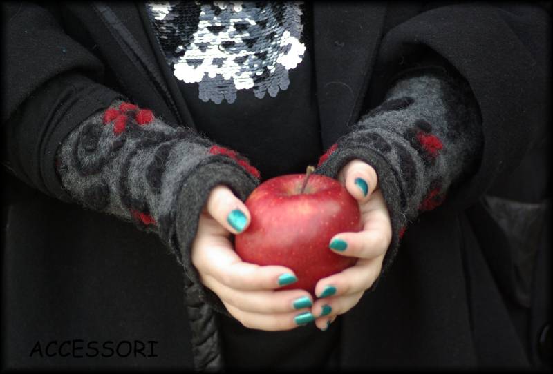 Armstulpen Aus Wolle Walk Grau Schwarz Rot Geblümt Warm von AccessoriDE