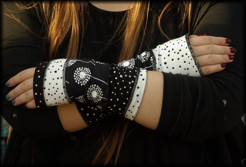 Armstulpen Handstulpen Baumwolle Handwärmer Pulswärmer Sommerstulpen Wendestulpen Gepunktet Schwarz Weiss Patchwork Pusteblumen von AccessoriDE