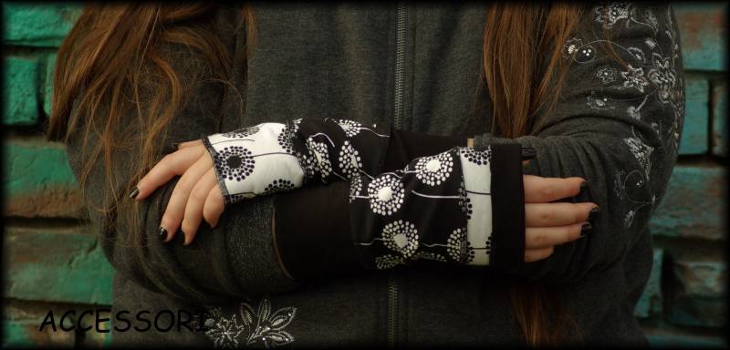 Armstulpen Handstulpen Baumwolle Handwärmer Pulswärmer Sommerstulpen Wendestulpen Schwarz Weiss Patchwork Pusteblumen von AccessoriDE