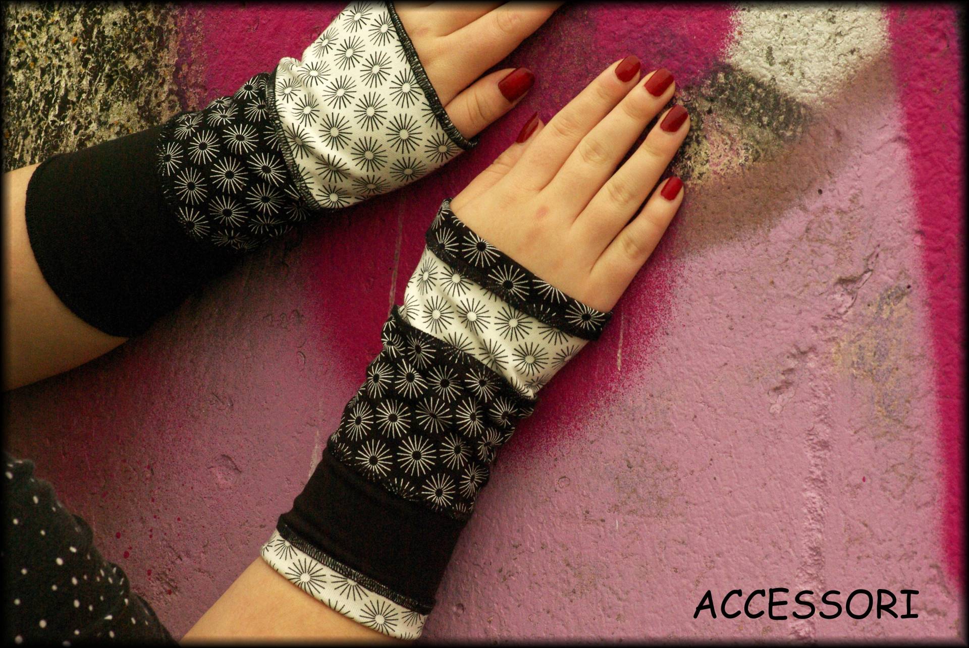 Armstulpen Handstulpen Baumwolle Handwärmer Pulswärmer Sommerstulpen Wendestulpen Schwarz Weiss Patchwork Pusteblumen von AccessoriDE