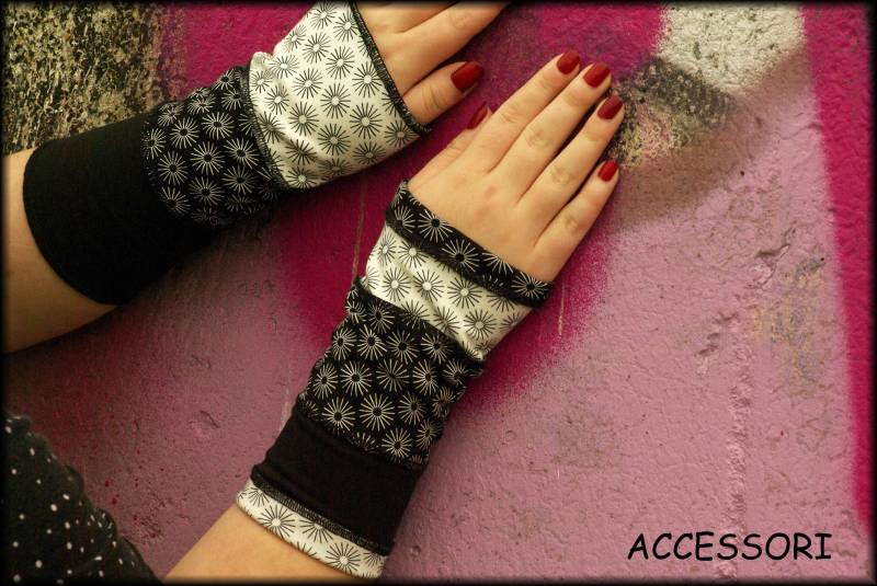 Armstulpen Handstulpen Baumwolle Handwärmer Pulswärmer Sommerstulpen Wendestulpen Schwarz Weiss Patchwork Pusteblumen von AccessoriDE