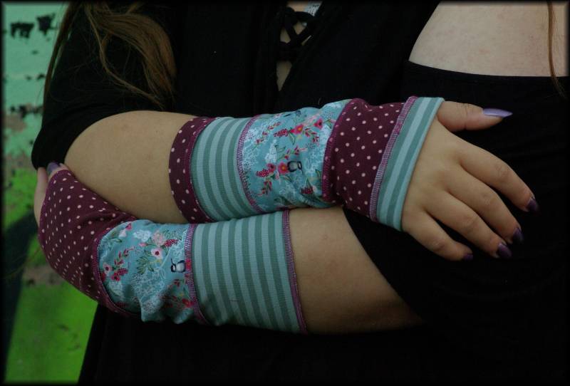 Armstulpen Handstulpen Handwärmer Pulswärmer Sommerstulpen Wendestulpen Mint Grün Violett Gestreift Gepunktet Geblümt Patchwork von AccessoriDE