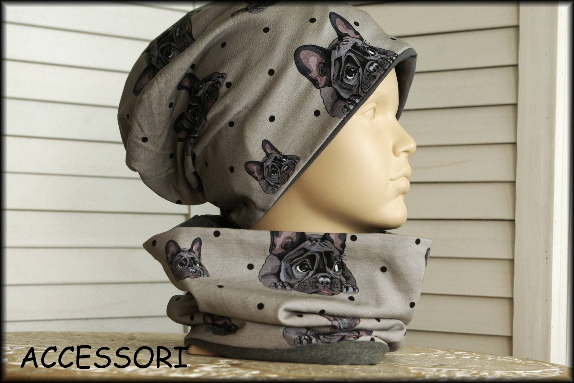 Kindermütze Beanie Loop Mit Buldog Hund Gepunktet Grau Baumwolle Babymütze Warm Kuschelig Fleece Wintermütze von AccessoriDE