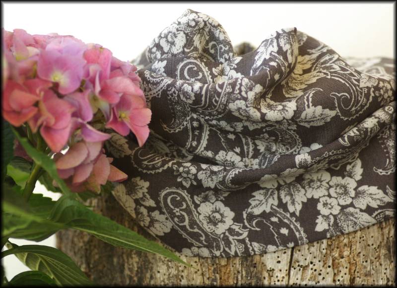 Loop Schal Wickelschal Leicht Geblümt Paisley Khaki Braun Viskose Halsschmuck von AccessoriDE