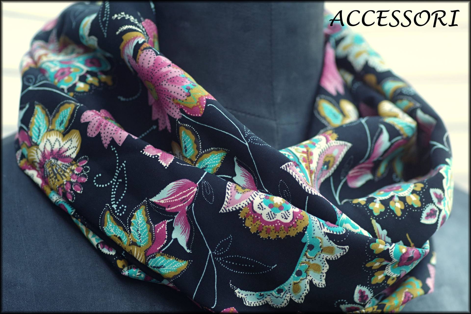 Loop Schal Wickelschal Sehr Leicht Geblümt Schwarz Mint Rosa Viskose Halsschmuck von AccessoriDE