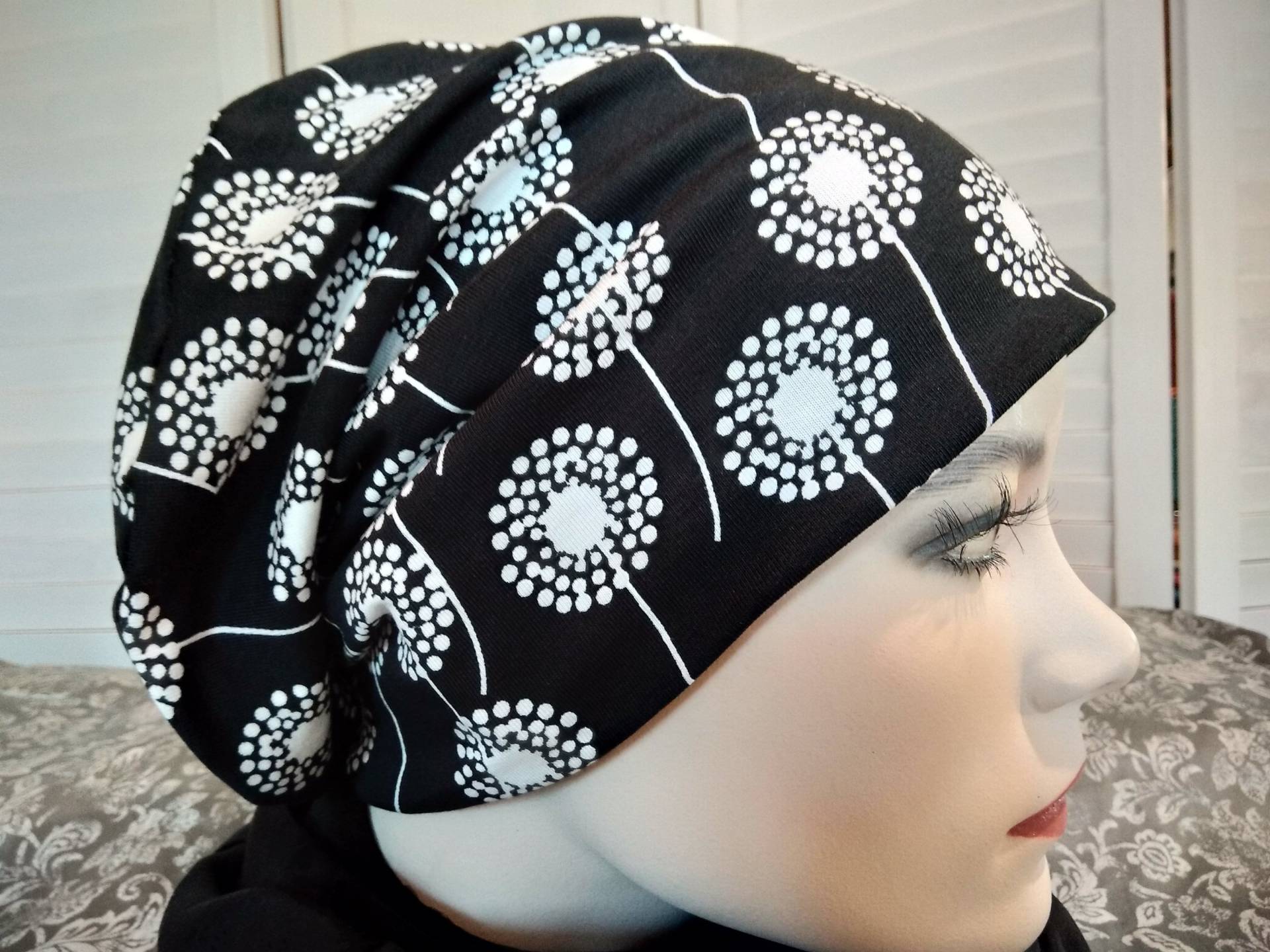 Mütze Beanie Doppelmütze Wendemütze Schwarz Weiß Mit Pusteblumen Geblümt Baumwolljersey von AccessoriDE