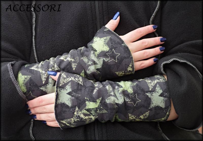 Stulpen Armstulpen Beideseitig Oder Mit Daumenloch Grün Schwarz Sternen Alpenfleece Handwärmer Weich Warm Kuschelig von AccessoriDE