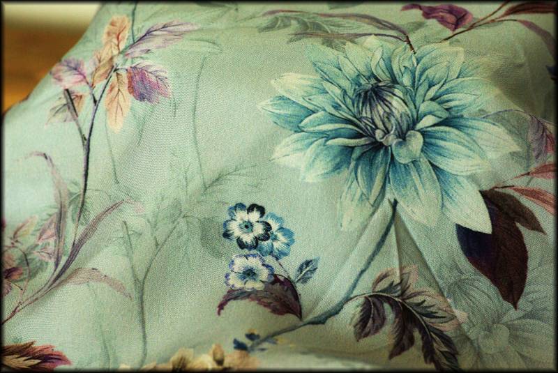 Wickelschal Loop Viskose Sehr Leicht Geblümt Halsschmuck Hell Blau von AccessoriDE