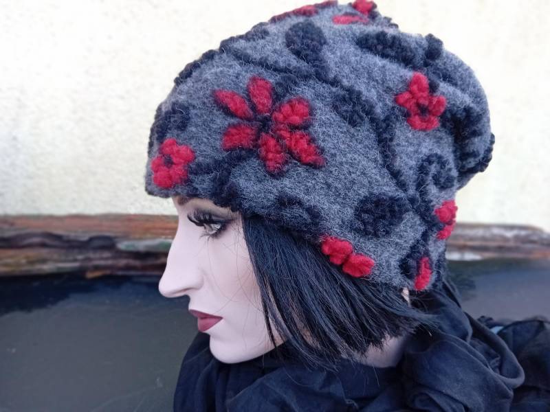 Wollmütze Mütze Beanie Wolle Geblümt Mit Ranken Dunkel Grau Rot Schwarz Warm Gefüttert Fleece Kuschelig Wollmütze Mütze Beanie Wolle Geblümt Mit Ranken Dunkel Grau Rot Schwarz Warm Gefüttert Fleece Kuschelig von AccessoriDE
