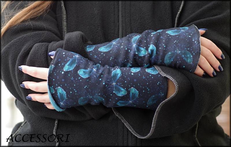 stulpen Armstulpen Beideseitig Oder Mit Daumenloch Dunkel Blau Türkis Schmetterlingen Alpenfleece Handwärmer Weich Warm Kuschelig von AccessoriDE