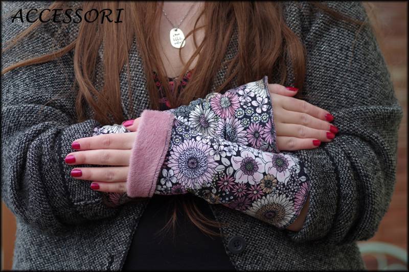 stulpen Armstulpen Beideseitig Oder Mit Daumenloch Rosa Lila Gerbera Geblümt Alpenfleece Handwärmer Weich Warm Kuschelig von AccessoriDE