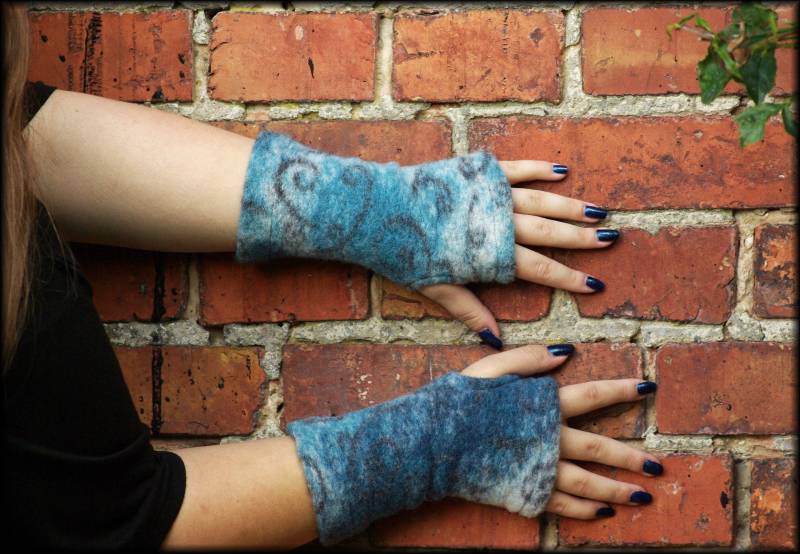 stulpen Armstulpen Mit Daumenloch Walk Blau Grau Wolle Sehr Leicht von AccessoriDE