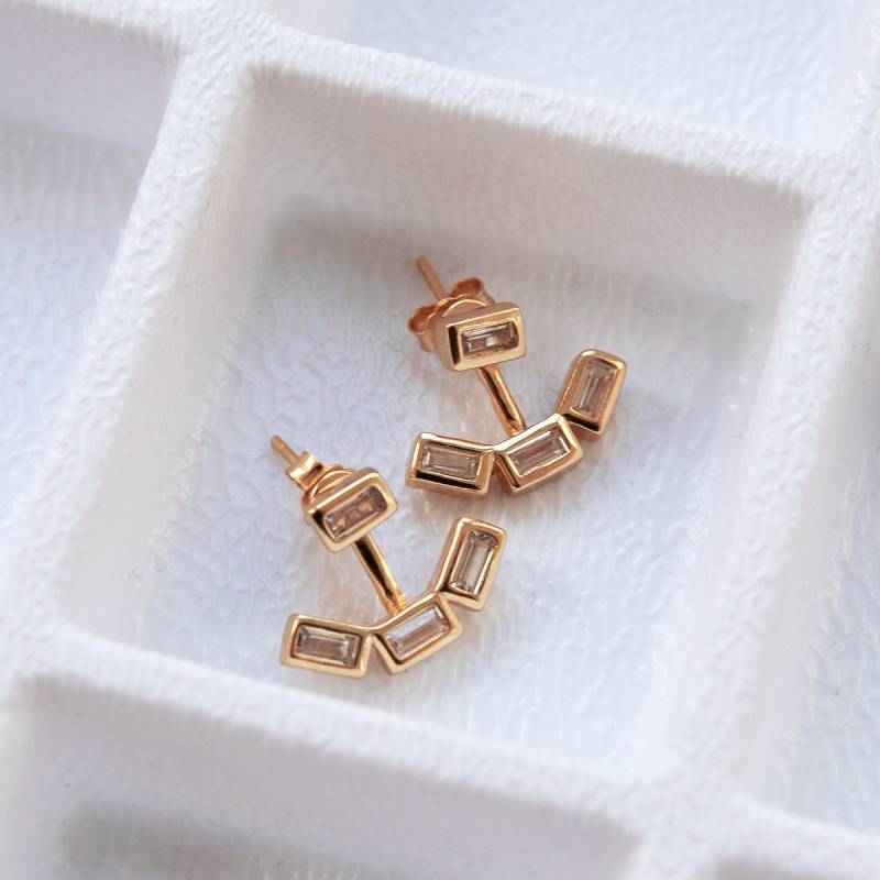 Gold Ohrringe, Kristall Ear Jacket, Minimalist Ohrring, E419 von AccessoriesAtelier
