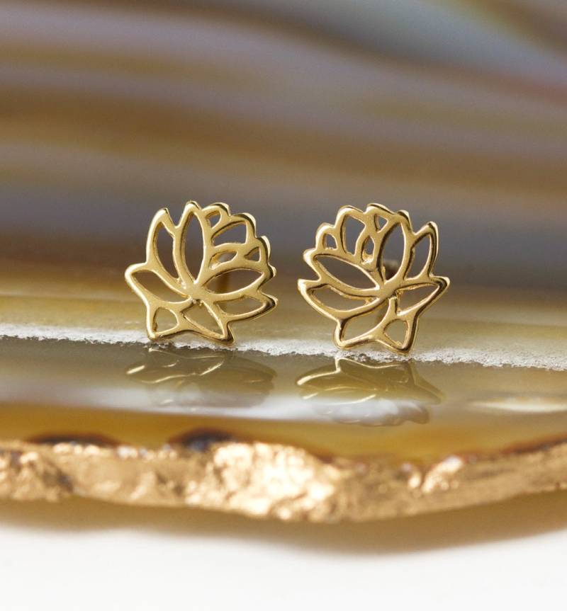 Ohrstecker, Gold Ohrringe, Minimalist Lotus E253 von AccessoriesAtelier