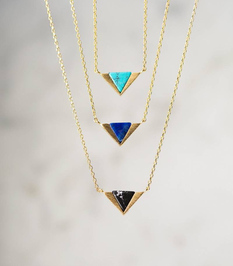 Türkis Halskette, Gold Anhänger Dreieck N347 von AccessoriesAtelier
