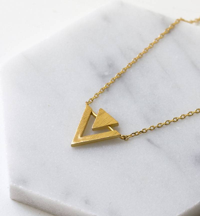 Zierliche Halskette, Anhänger Gold Dreieck N389 von AccessoriesAtelier