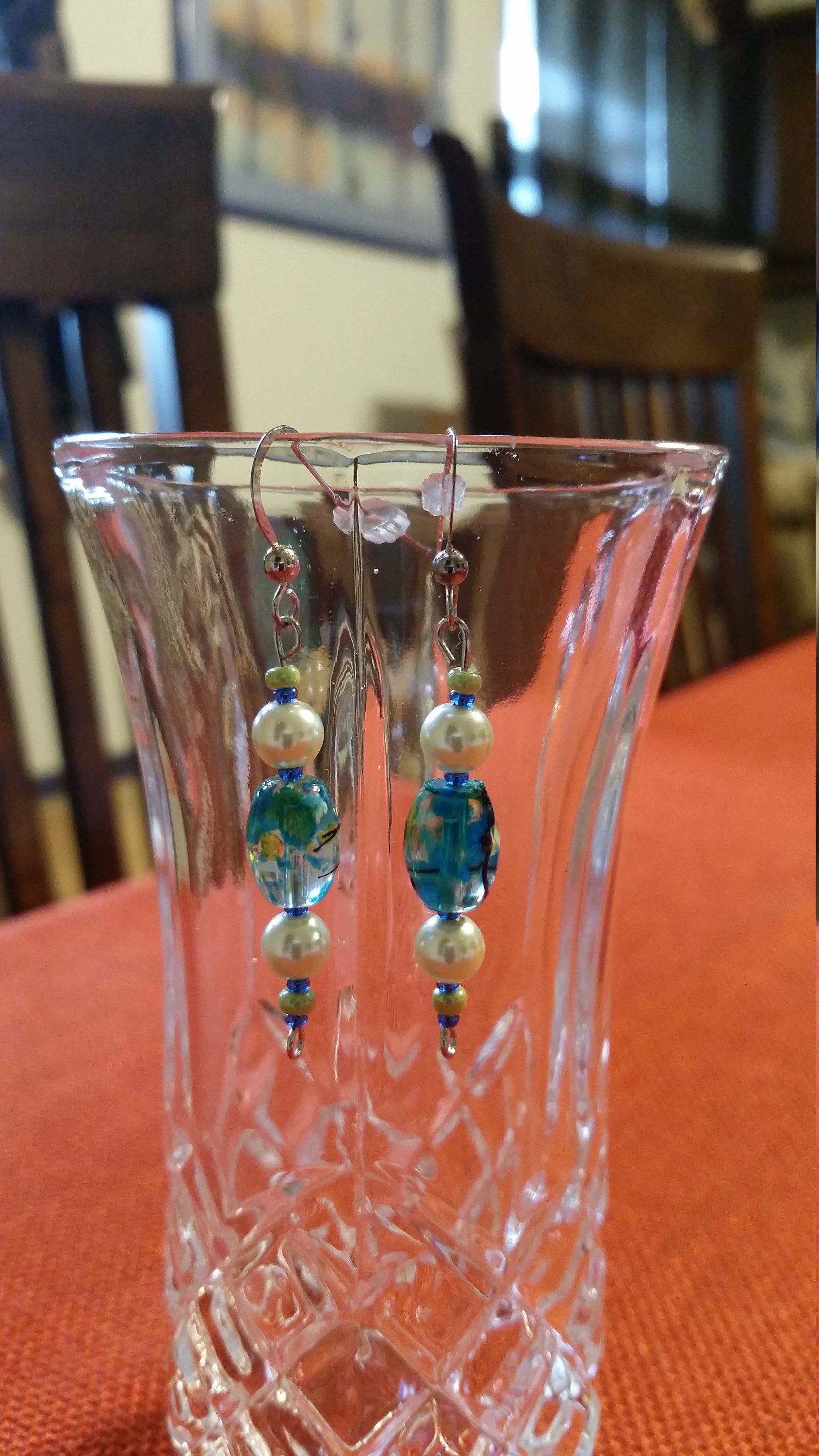 Blaue Wirbel, Perlenohrringe, Blaue Lange Ohrringe, Baumeln, Tropfen, Perlen, Sterlingsilber-Drähte, 2 von AccessoriesByMarcy