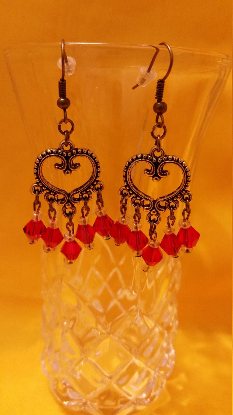 Rote Baumeln Ohrringe, Rote Tropfen Ohrringe. Kronleuchter Herz Boho Design. Handgefertigt in Den Usa. Valentinstag Geschenke Rote Baumeln Ohrringe, Rote Tropfen Ohrringe. Kronleuchter Herz Boho Design. Handgefertigt in Den Usa. Valentinstag Geschenke von AccessoriesByMarcy