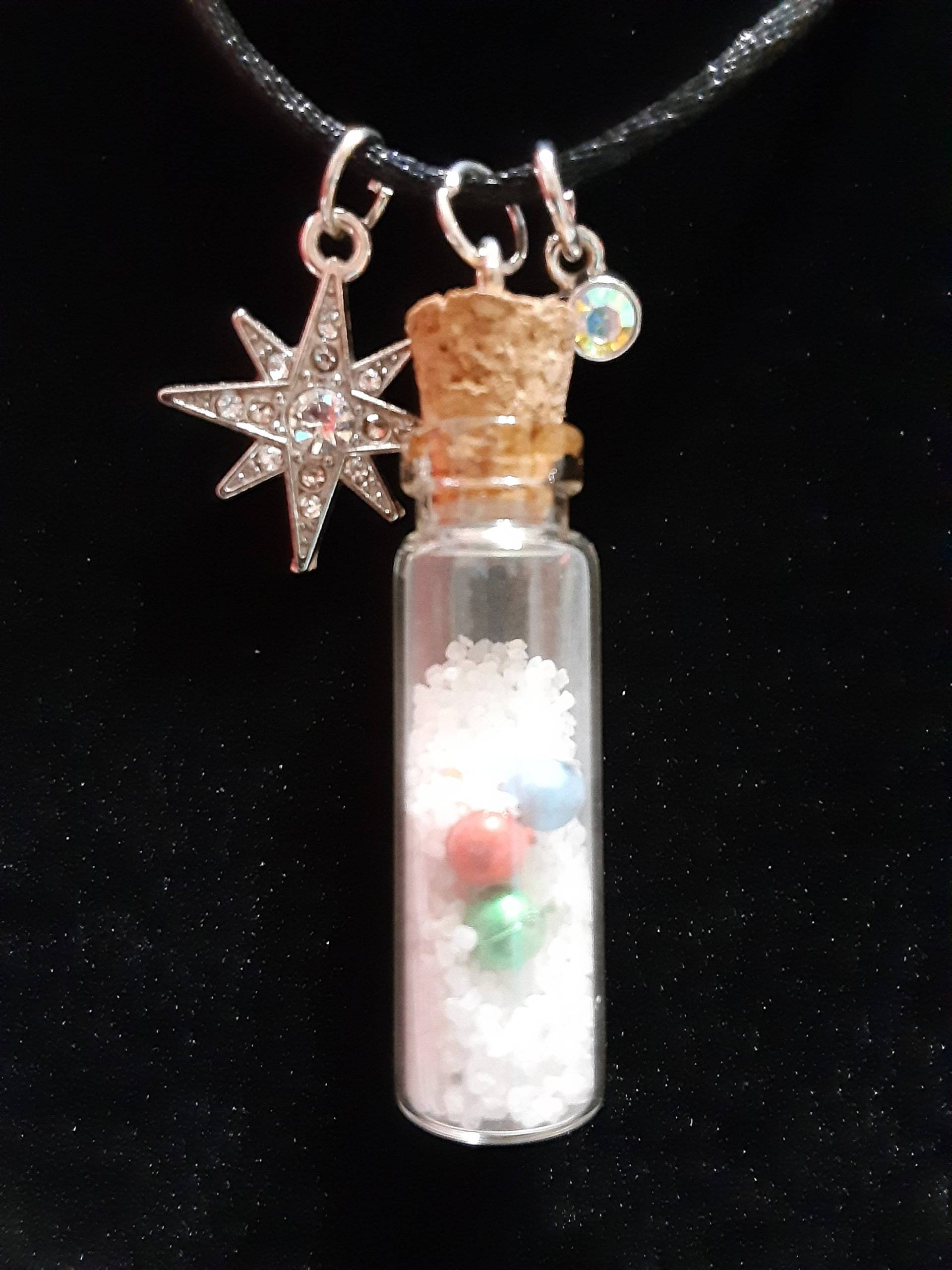 Schnee Für Weihnachten Halskette, Schneekugel Christmas Ornament Stocking Stuffer, Secret Santa. Handgemacht Von Einem Veteranen von AccessoriesByMarcy