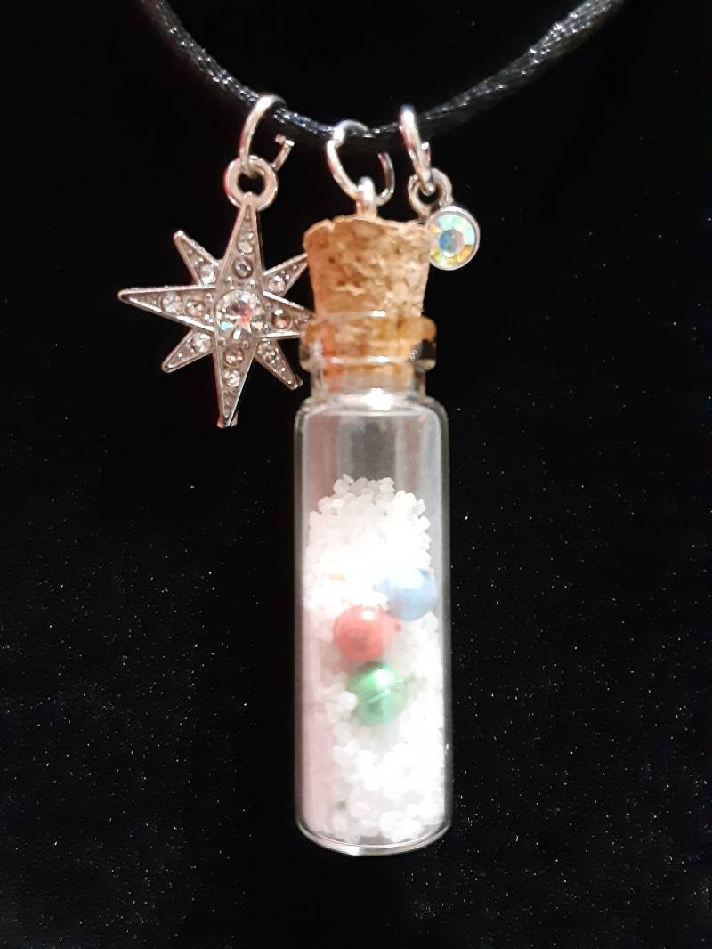 Schnee Für Weihnachten Halskette, Schneekugel Christmas Ornament Stocking Stuffer, Secret Santa. Handgemacht Von Einem Veteranen Schnee Für Weihnachten Halskette, Schneekugel Christmas Ornament Stocking Stuffer, Secret Santa. Handgemacht Von Einem Veteranen von AccessoriesByMarcy