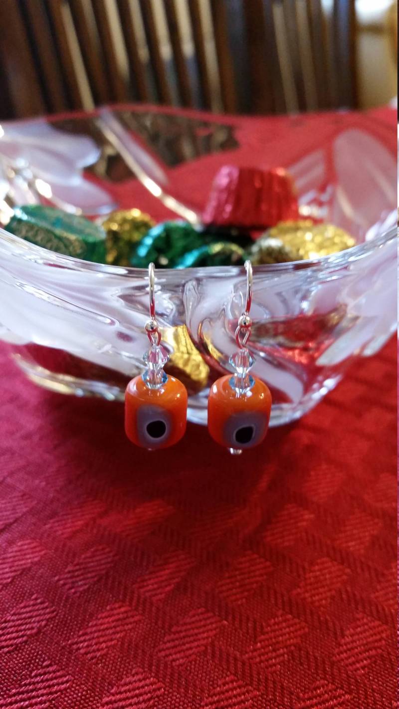 Yoga-Ohrringe Mit Swarovski-Kristallen An Sterlingsilber-Ohrringhaken, Einem Silberball Auf Der Vorderseite, 2, 5 cm Länge. Geschenk Für Yoga-Ohrringe Mit Swarovski-Kristallen An Sterlingsilber-Ohrringhaken, Einem Silberball Auf Der Vorderseite, 2, 5 cm Länge. Geschenk Für von AccessoriesByMarcy