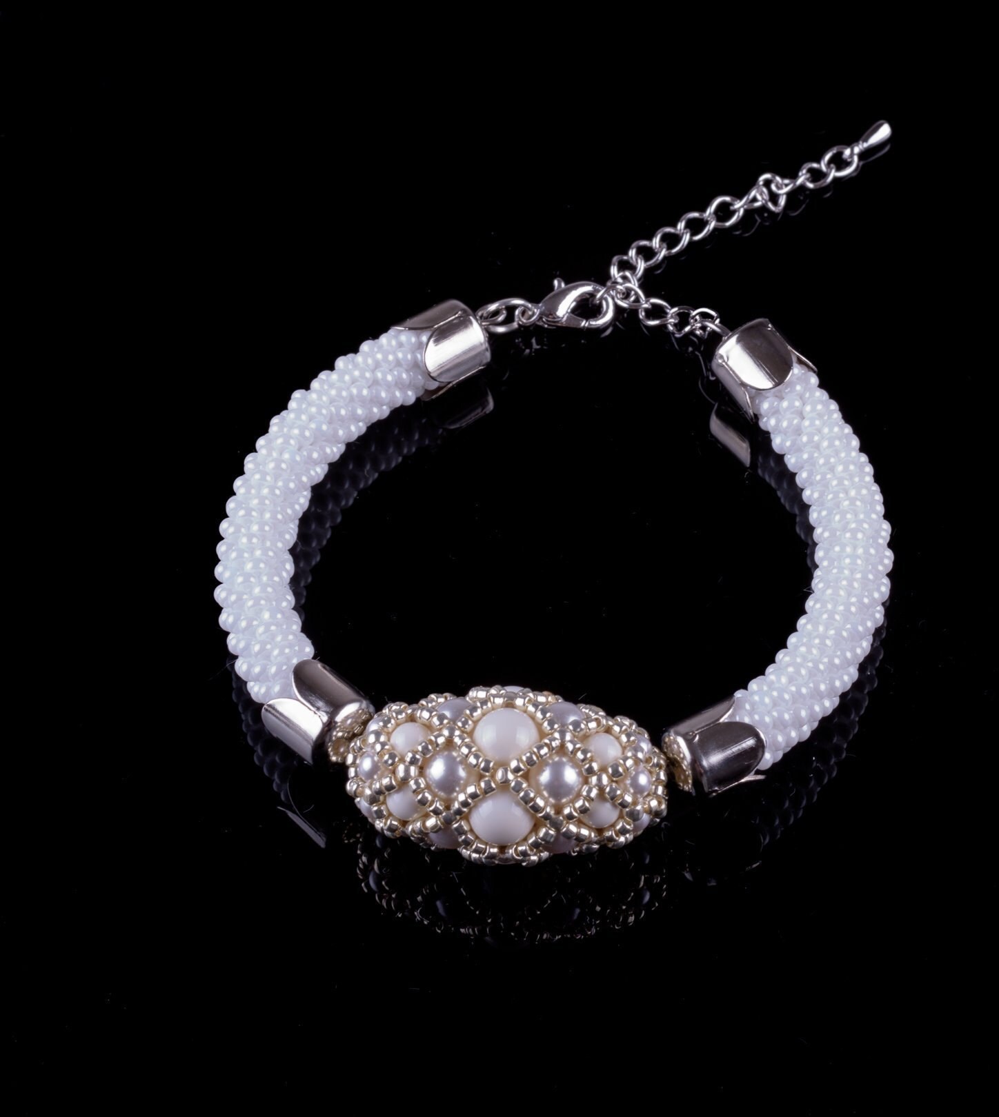 Weißes Perlenarmband, Perlenperlenarmband, Brautjungfer, Häkelarmband, Ein Einzigartiges, Perlenartides Armband, Für Mama, Osterarmband Weißes Perlenarmband, Perlenperlenarmband, Brautjungfer, Häkelarmband, Ein Einzigartiges, Perlenartides Armband, Für Mama, Osterarmband von AccessoriesForStyle