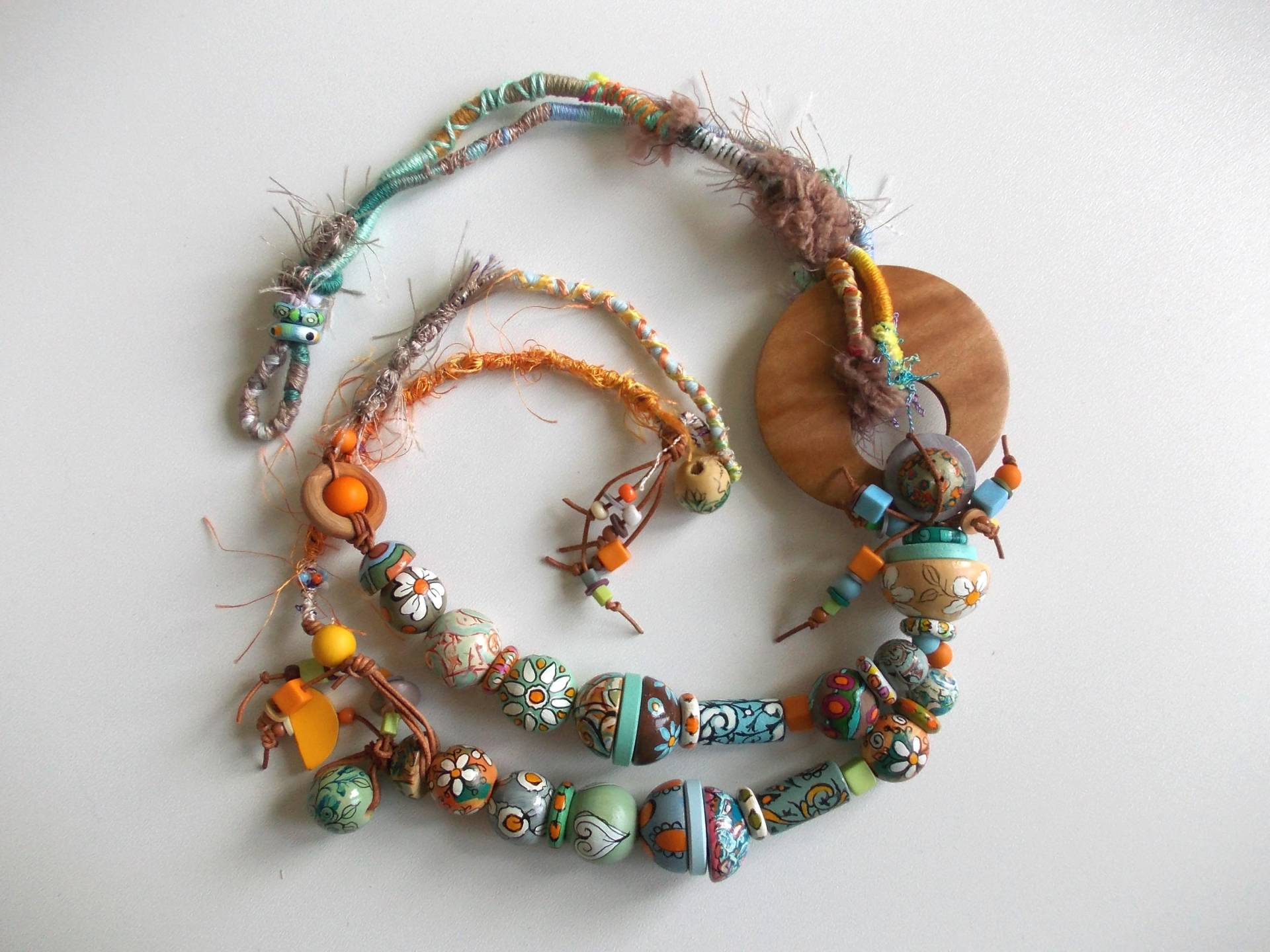 Bunte Einzigartige Handbemalte Holzperlen Halskette Eingewickelt Garn Perlen Faser Boho Handgemachte Aussage Funky Umweltfreundlichen Einzigartigen von AccessoriesLilit