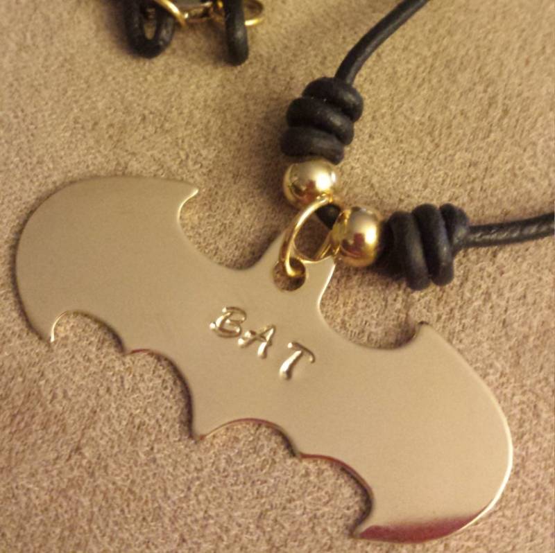 Badass Lehrer | B A T Halskette, Stolz Unterstützen Unsere Lehrerinnen, Liebe Lehrer, Ich Bin Ein Apoyo Al Maestro von AccessoriesSimply