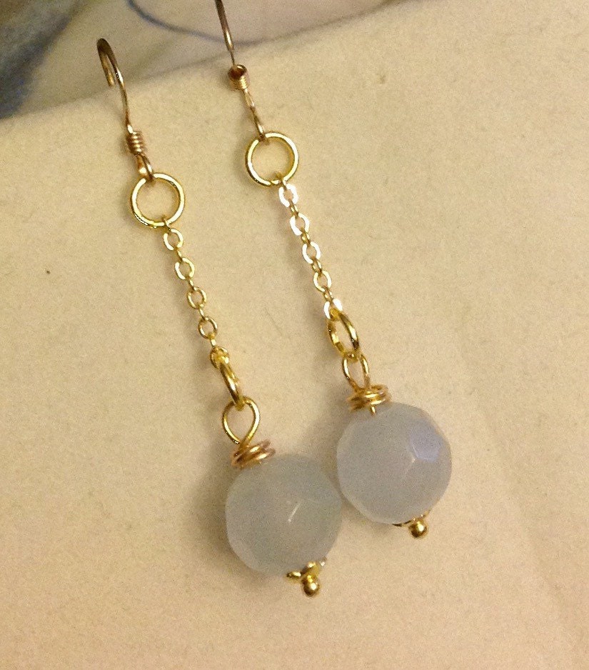 Milchglas Amethyst Ohrringe, Mininalist Glasohrringe, Geschenk, Liebesgeschenk, Tornasol Ohrringe von AccessoriesSimply