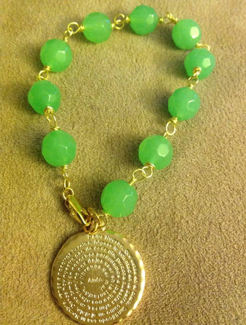 Opaque Green Hand Verdrahtet Padre Nuestro Kristall Perle Armband, Glück Verde, Jede Zeit Geschenk von AccessoriesSimply