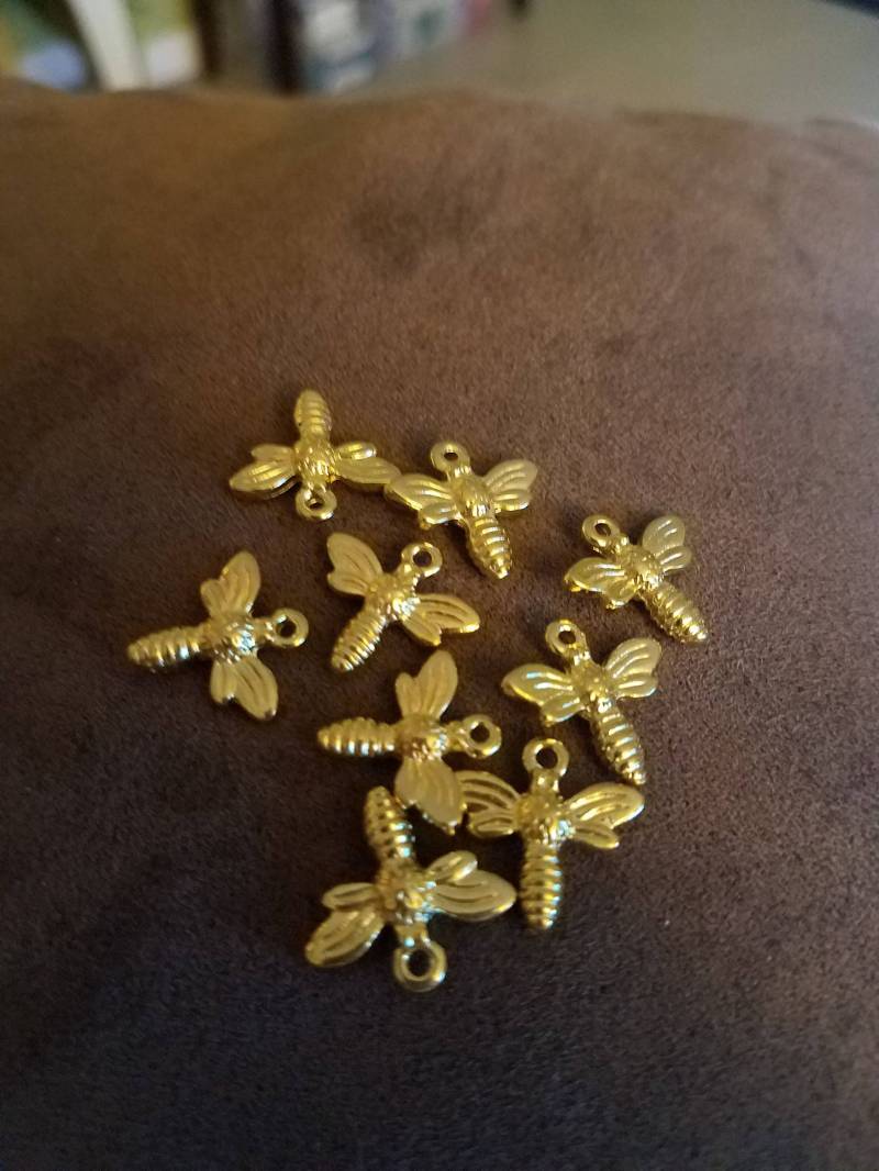 Vergoldete Hummel Charme von AccessoriesSimply