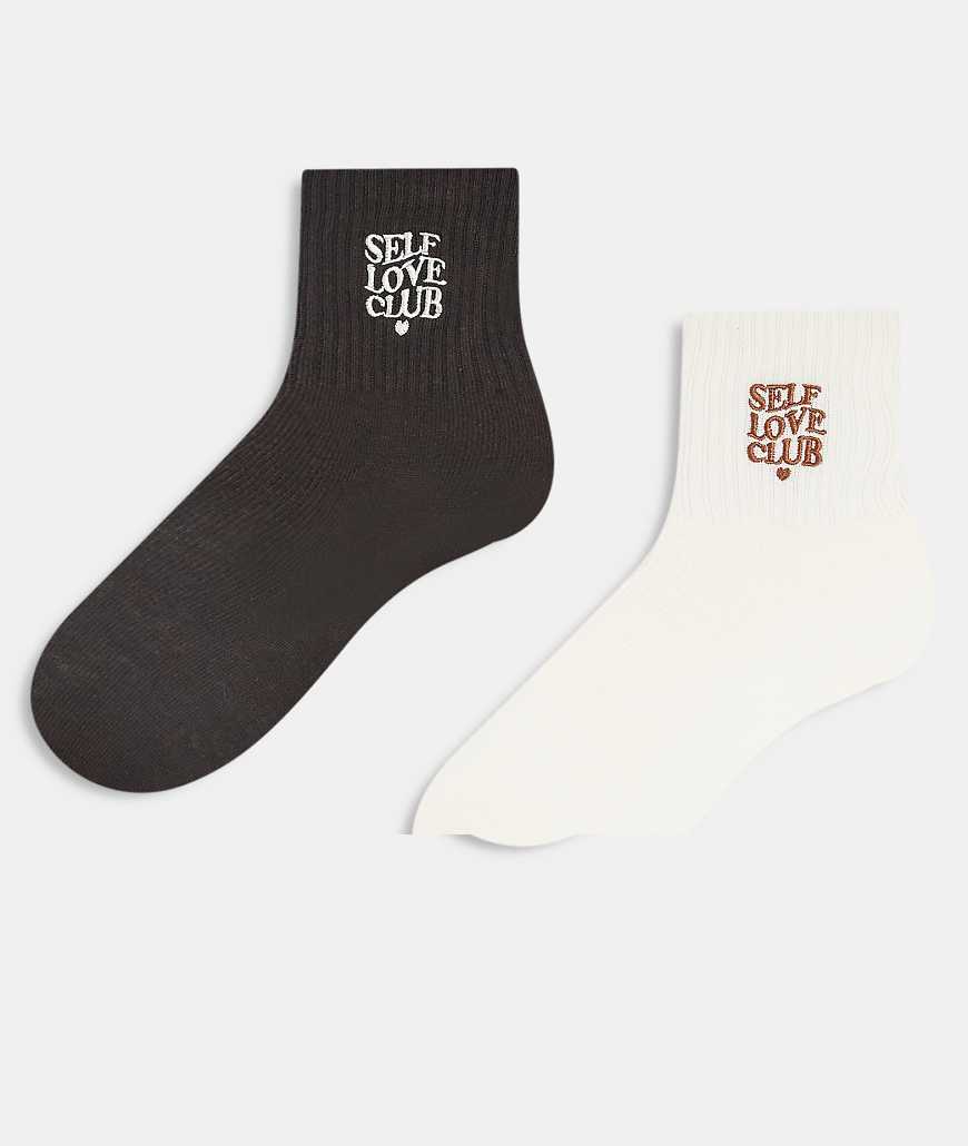 Accessorize - 2er-Pack Socken in Braun mit „Self Love Club"-Schriftzug Accessorize - 2er-Pack Socken in Braun mit „Self Love Club"-Schriftzug von Accessorize
