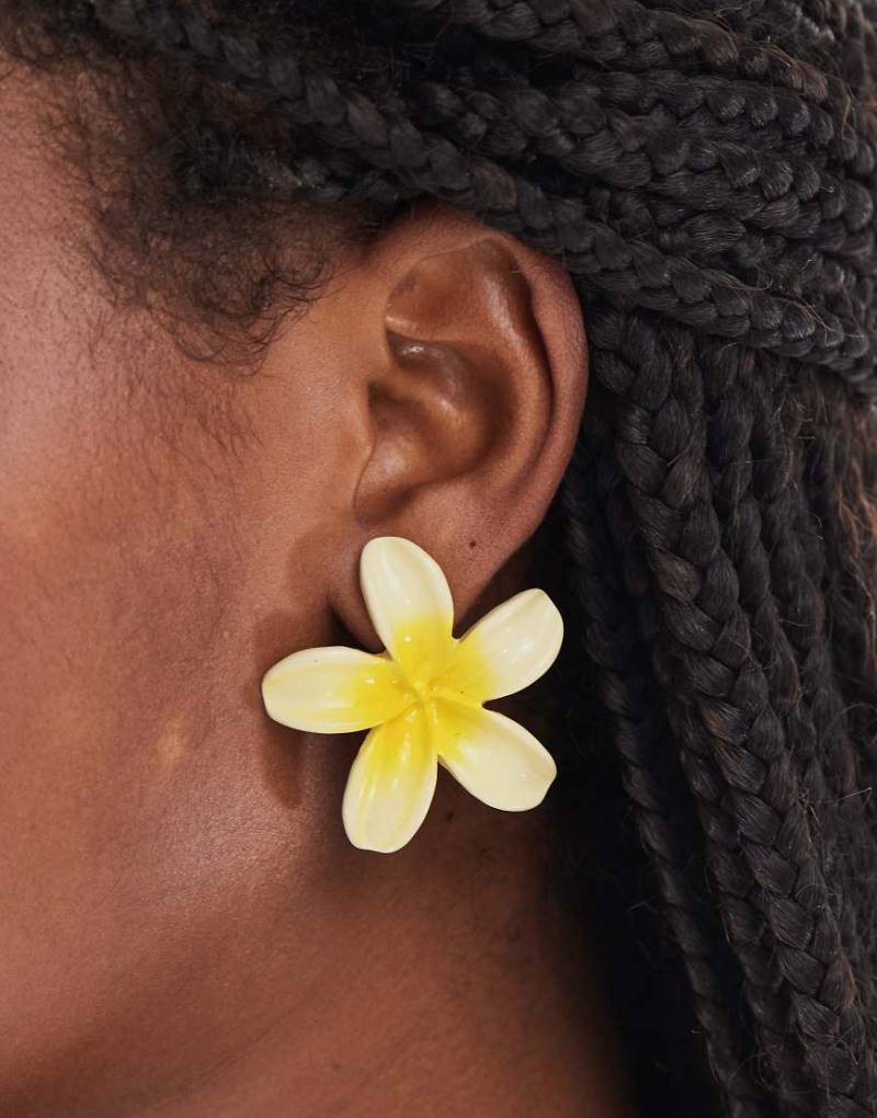 Accessorize - Auffällige Lotus-Ohrringe in Gelb von Accessorize