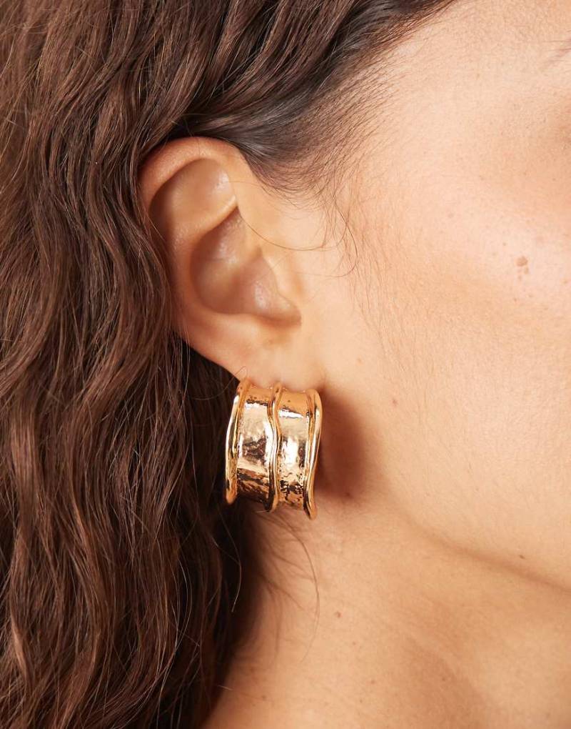 Accessorize - Breite Creolen in Goldoptik mit welligem Design-Goldfarben von Accessorize