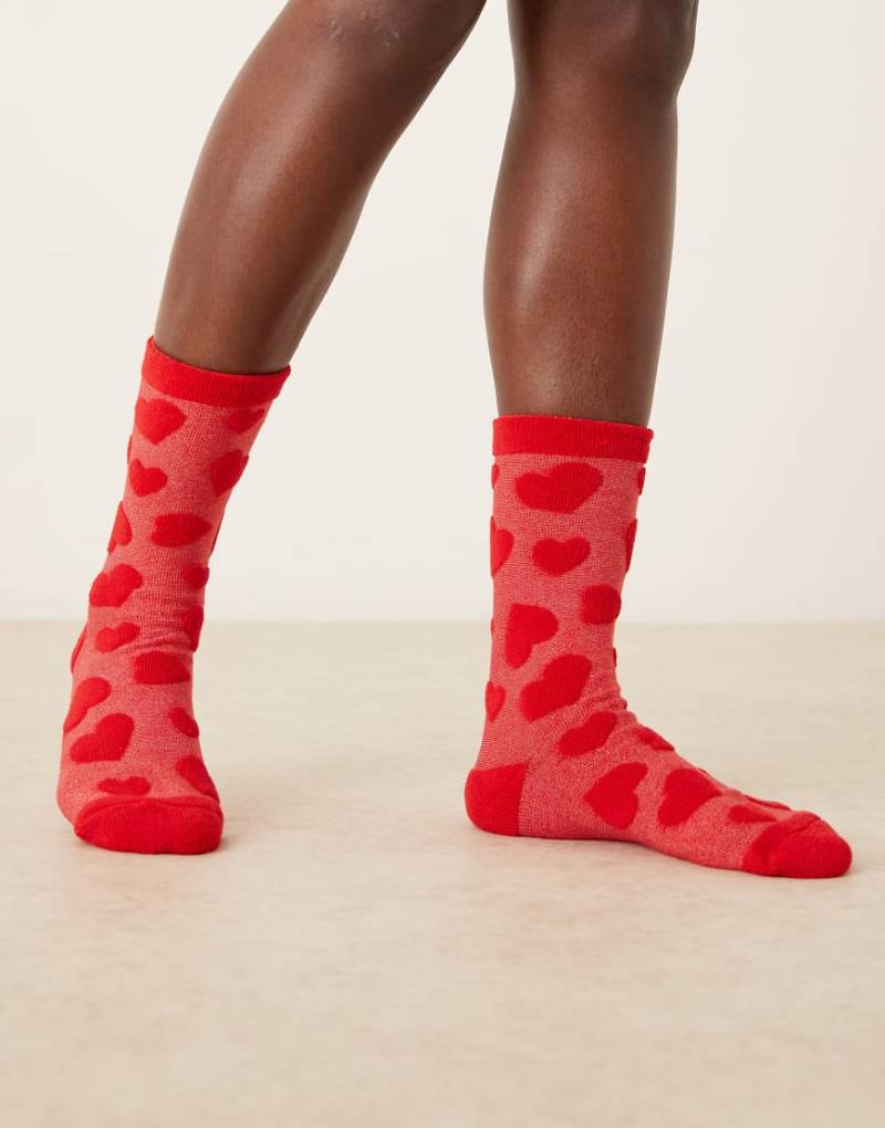 Accessorize - Flauschige Socken in Rot mit Herzmuster von Accessorize