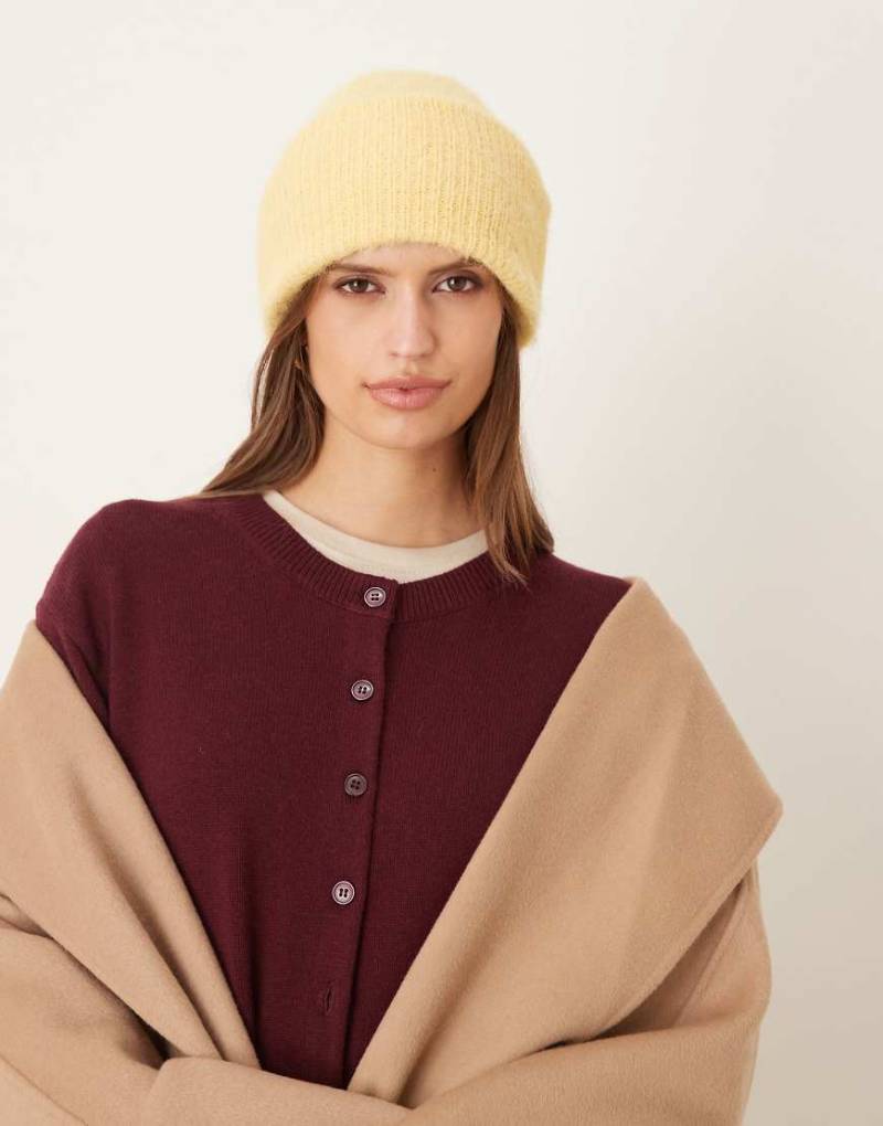 Accessorize - Flauschige Strickmütze in Buttergelb von Accessorize