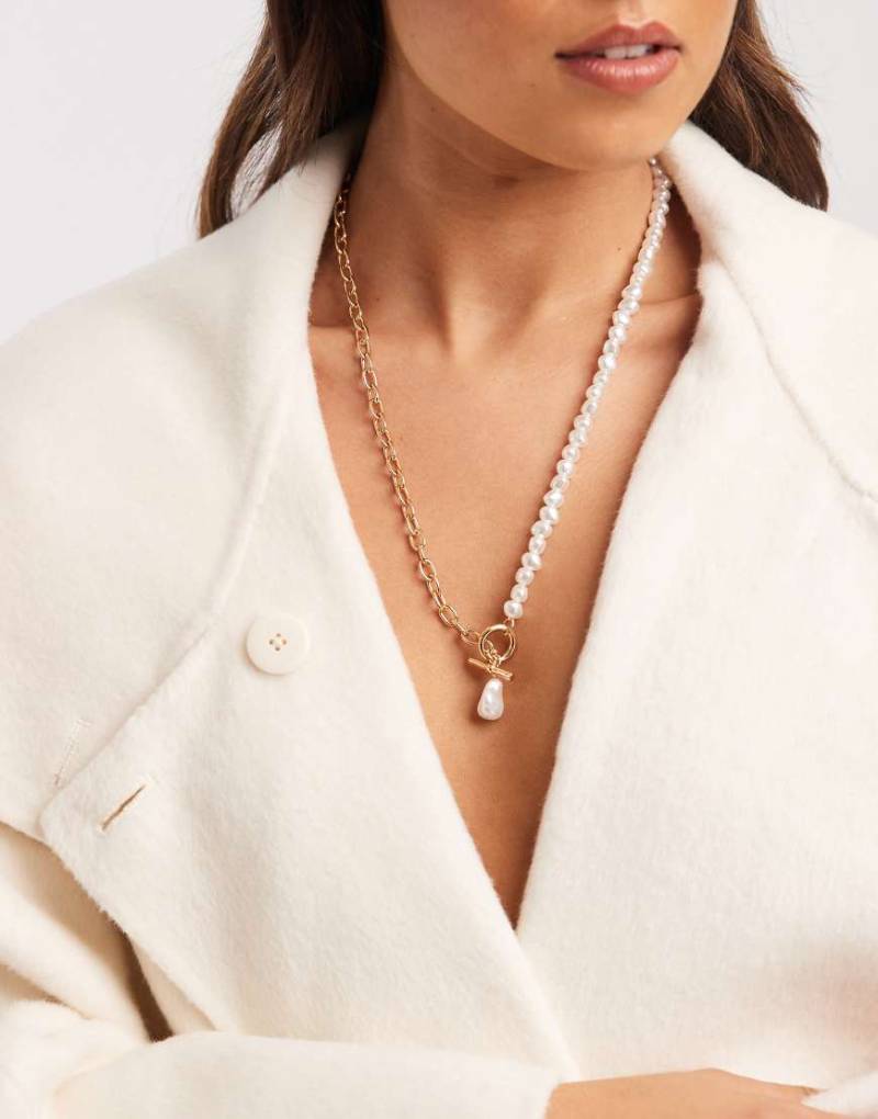 Accessorize - Goldfarbene Halskette im Ketten- und Kunstperlen-Design mit T-Steg-Verschluss von Accessorize